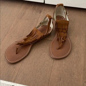 Chic Brown Fringe Sandals